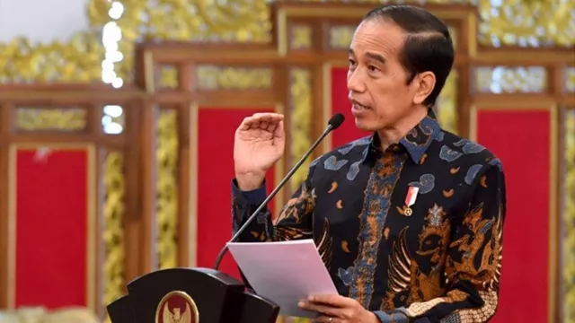 Pengamat: Reshuffle Tak Dalam Waktu Dekat, Jokowi Cari Momentum - GenPI.co
