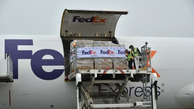 Keren! FedEx Kirimkan Bantuan APD dan Swab Test ke Indonesia - GenPI.co