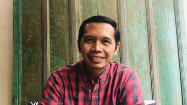 Ada yang Ingin Tikam Jokowi dari Belakang, Kata Catur Nugroho - GenPI.co