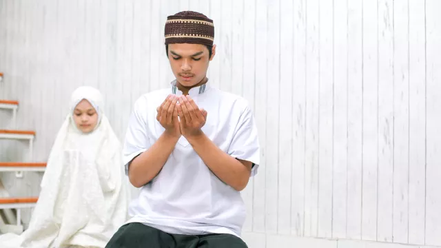 Doa Pagi Hari agar Rezeki Lancar, Sudah Diajarkan Nabi Muhammad - GenPI.co