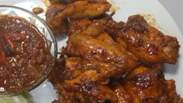Resep Ayam Bakar Sambal Terasi, Lezat Banget - GenPI.co