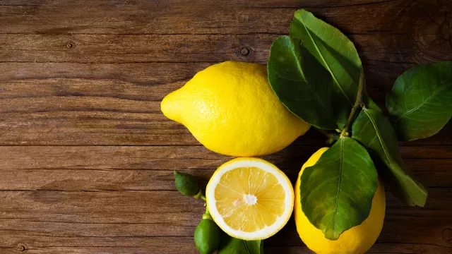 Air Lemon Hangat Campur Madu Sangat Dahsyat, Khasiatnya Cespleng - GenPI.co