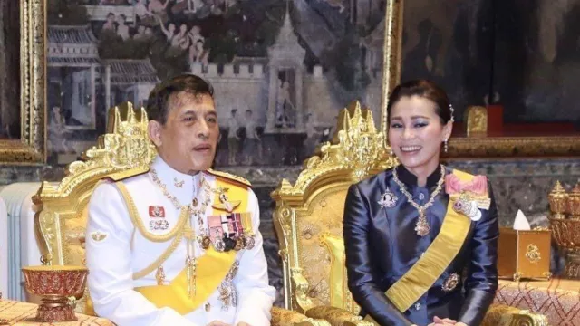 Istri Raja Thailand Selain Selir Sineenat Nomor 4 Bikin Kaget - GenPI.co