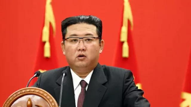 Kim Jong Un Berdiri di Samping Rudal, Lalu Ancam AS dan Korsel - GenPI.co