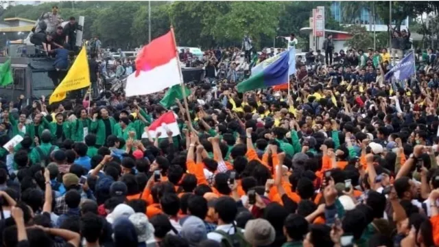 Bentrok Demo Mahasiswa di Tangerang, Polri Diminta Tegakkan SOP - GenPI.co