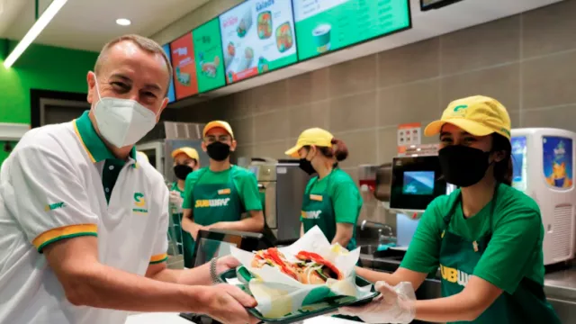 Hadir di Indonesia, Subway Gaet 30 Petani Sayur Lokal - GenPI.co Hadir di Indonesia, Subway Gaet 30 Petani Sayur Lokal - GenPI.co