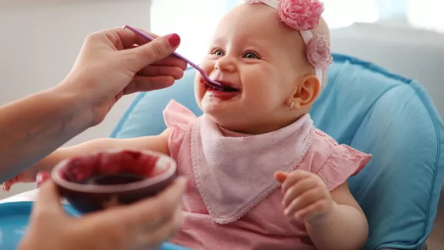 Bubur Ubi Ungu Bisa Jadi Pilihan Menu MPASI untuk Bayi 6 Bulan - GenPI.co