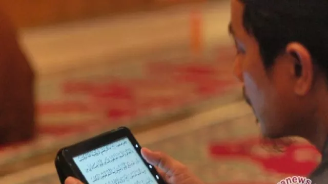 Bisa Ngaji di Mana Saja, Ini Kelebihan Al Quran Online - GenPI.co