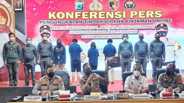 Sadis, WNA China Kendalikan Penagihan Pinjol Ilegal - GenPI.co