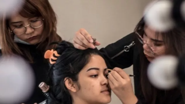 Hal Wajib Diketahui Buat Mulai Bisnis MUA, Nomor 3 Penting Banget - GenPI.co Hal Wajib Diketahui Buat Mulai Bisnis MUA, Nomor 3 Penting Banget - GenPI.co