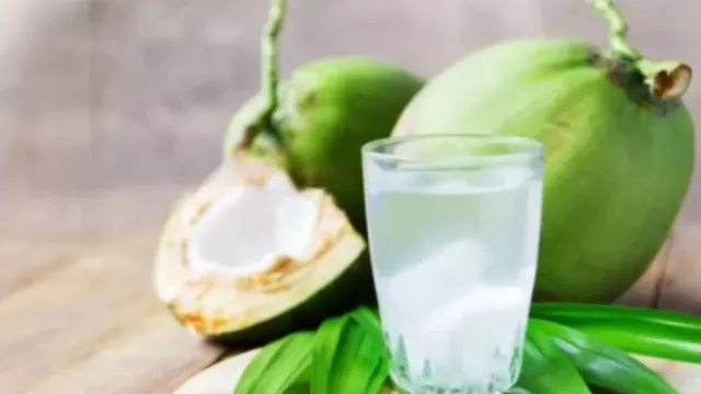 Air Kelapa Campur Kunyit dan Beras Merah Bisa Bikin Cewek Puas - GenPI.co