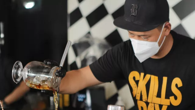 Nih Dia 3 Cowok Ganteng Juara Bartender Monkey Shoulder - GenPI.co