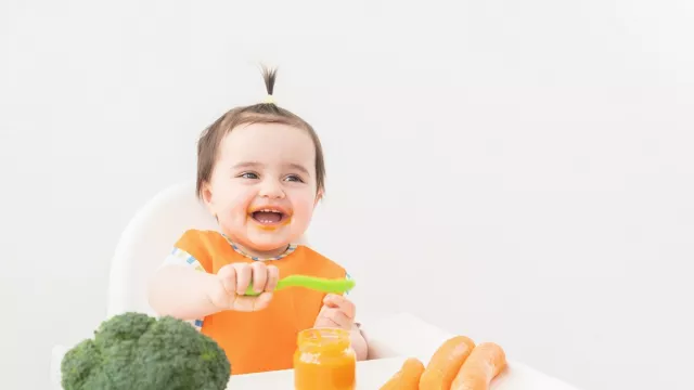 Bunda Wajib Tahu, 3 Cara Cerdas agar Anak Doyan Makan Sayuran - GenPI.co