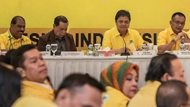 Golkar Ngotot Usung Airlangga, Padahal Elektabilitasnya Lemah - GenPI.co