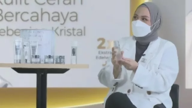 Wardah Crystal Secret Efektif Cerhakan Kulit, Rahasia Terbongkar - GenPI.co