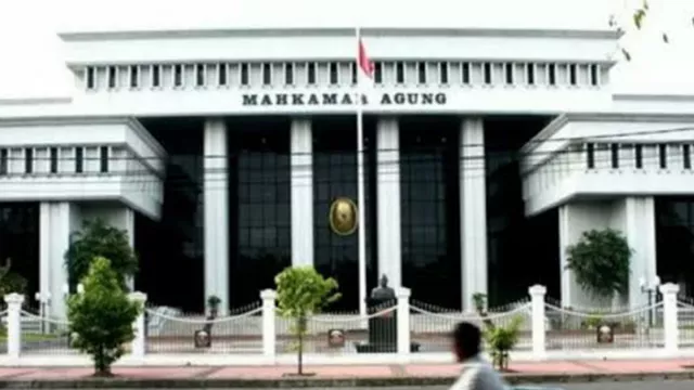 Suara Lantang Pengamat Politik Tegas: Putusan MA Blunder - GenPI.co Suara Lantang Pengamat Politik Tegas: Putusan MA Blunder - GenPI.co