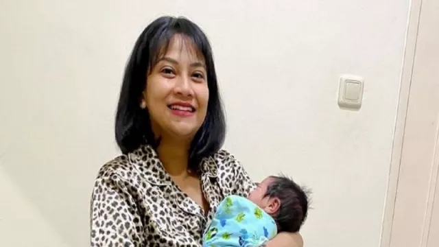 Anak Vanessa Angel Tiba di Jakarta, Begini Kondisi Terakhirnya - GenPI.co