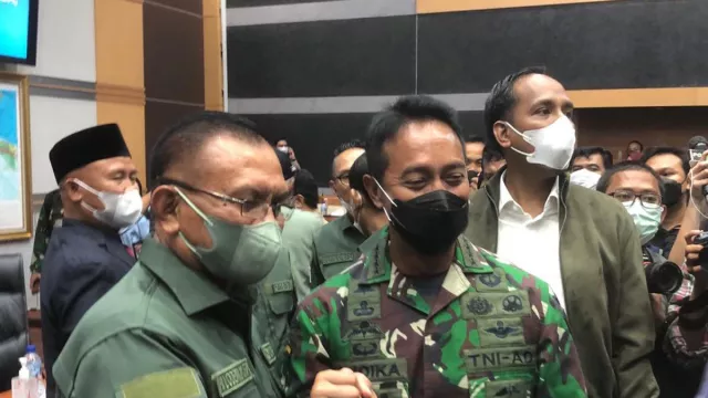 Pengamat Sindir Anggota DPR Selfie dengan Jenderal Andika Perkasa - GenPI.co