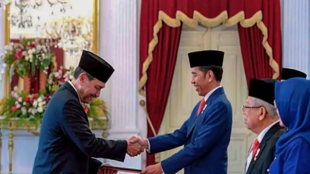 Jokowi Dinilai Sudah Hilang Kendali, Kesetiaan Luhut Diuji - GenPI.co