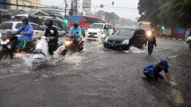 BPBD : Hujan Sejak Sore, 13 RT di Jakarta Banjir - GenPI.co