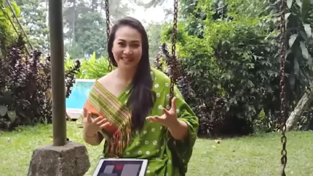 Cara Ampuh Zoya Amirin Agar Pria Wanita Makin Puas, Hot Banget - GenPI.co