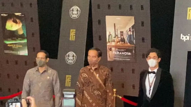 Jadi Sorotan, Jokowi & Mahfud MD di Red Cerpet FFI 2021 - GenPI.co