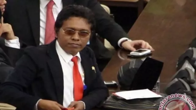 Adian Napitupulu Sentil Andi Arief, Isinya Tajam - GenPI.co