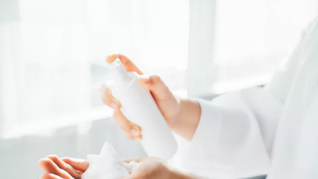 Pakar Dermatologi Bongkar 7 Mitos Saat Mencuci Muka, Jangan Salah - GenPI.co
