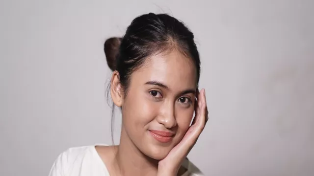 5 Produk Skincare Wajib Dipakai oleh Pemilik Kulit Berminyak - GenPI.co