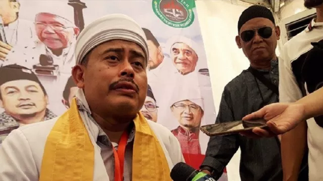 Desak Pemerintah Sediakan Vaksin Halal, PA 212 Ajak Umat Demo - GenPI.co