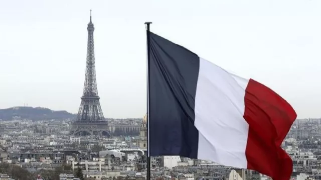 Diam-diam Bendera Prancis Alami Perubahan Warna, Kini Jadi Begini - GenPI.co