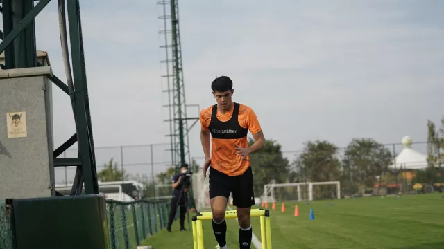 Timnas Indonesia vs Afghanistan - Elkan Baggott Tebar Ancaman - GenPI.co