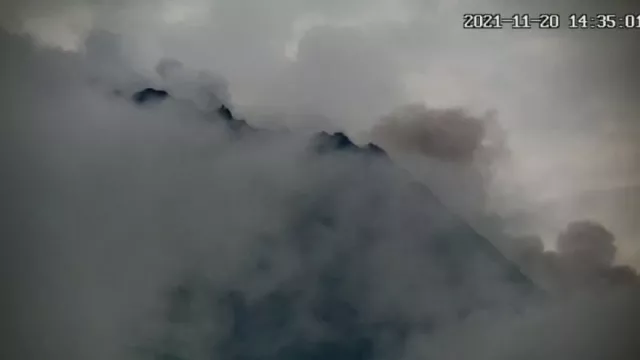 Waspada! Gunung Merapi Kembali Meluncurkan Awan Panas - GenPI.co