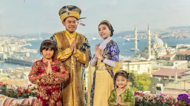 Liburan Ala Crazy Rich Malang Kocak Habis - GenPI.co Liburan Ala Crazy Rich Malang Kocak Habis - GenPI.co