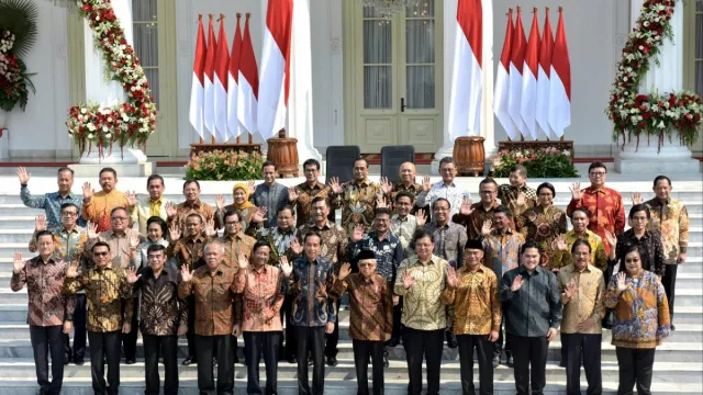 Jokowi Belum Berani Reshuffle Menteri dari Parpol Koalisi - GenPI.co