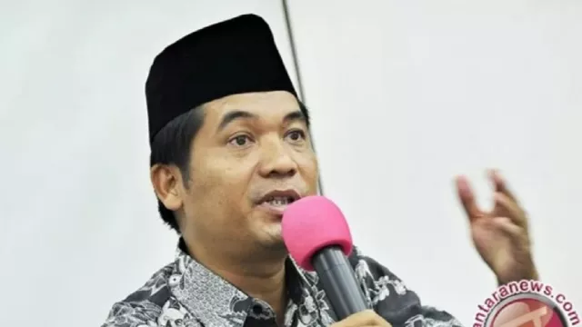 Ray Rangkuti Minta Ketua MK Anwar Usman Mundur dari Jabatannya - GenPI.co
