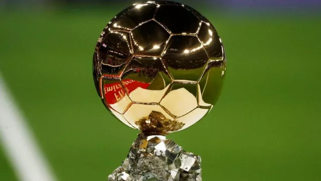 Jadwal Ballon d'Or 2022 Hari Ini: Tanpa Messi, Karim Benzema Favorit - GenPI.co