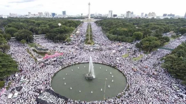 Bukan Prabowo dan Sandi, Ternyata Massa 212 Dukung Tokoh Ini - GenPI.co