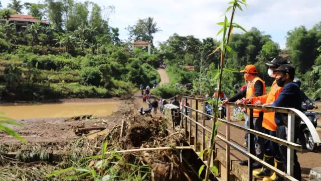 Banjir Bandang di Garut Tak Ada Korban Jiwa, 302 Rumah Terendam - GenPI.co