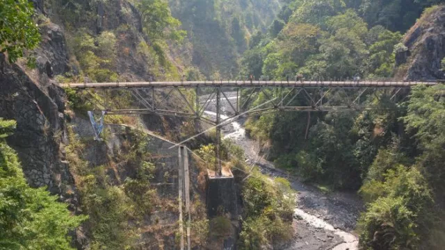 Akibat Lahar Hujan Gunung Semeru, Jembatan Malang-Lumajang Ambrol - GenPI.co