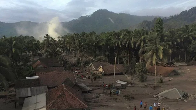 Korban Meninggal Erupsi Gunung Semeru Jadi 43 Orang, Mohon Doanya - GenPI.co