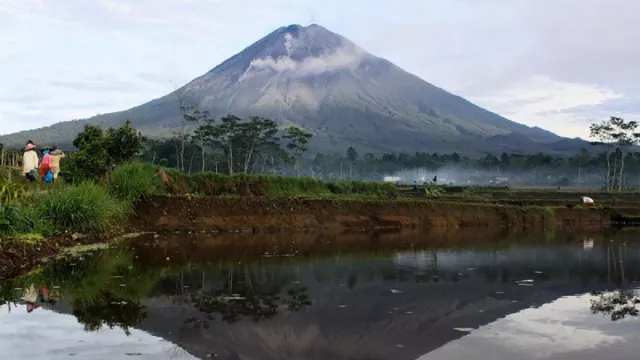 Waspada! Gunung Merapi Luncurkan Awan Panas Guguran Tiga Kali - GenPI.co