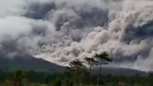 Geolog Sebut Aktivitas Gunung Semeru Meningkat Sejak 1 Desember - GenPI.co