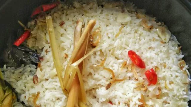 Resep Nasi Liwet Sunda Praktis, Masaknya Bisa Pakai Rice Cooker! - GenPI.co