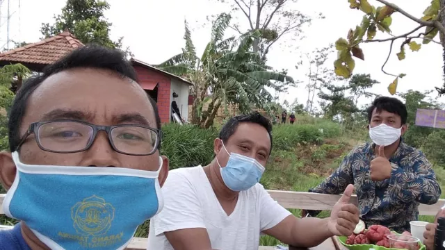 Gadaikan Sawah, Yusuf Bangun Tempat Camping, Laris Manis - GenPI.co