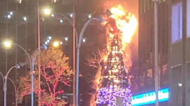 Pohon Natal Baru Dipasang 2 Hari, Langsung Dibakar Orang Jahat - GenPI.co