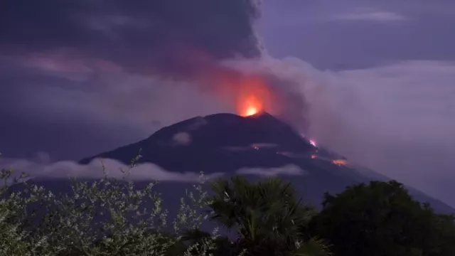 Dahsyatnya Erupsi Gunung Semeru, BNPB Warning Awan Panas - GenPI.co