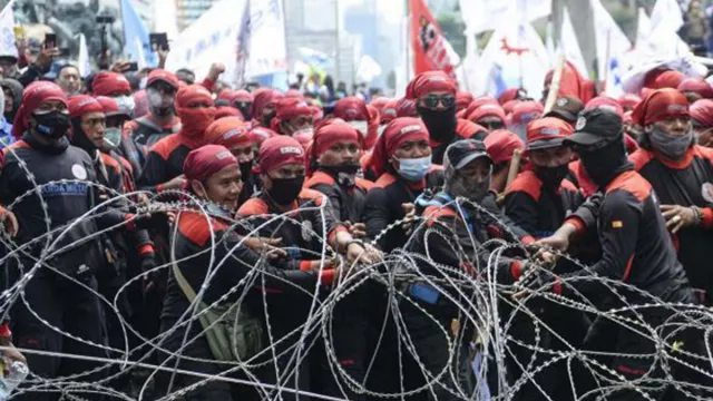 Unjuk Rasa Partai Buruh Pecah di Banyak Daerah, Ini Tuntutannya! - GenPI.co