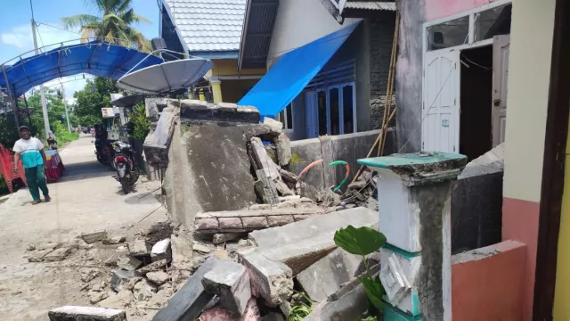 230 Rumah Rusak Berat Setelah Gempa NTT, Mohon Doanya!   - GenPI.co
