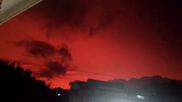 BMKG Ungkap Fenomena Langit Merah Membara di Malang, Viral - GenPI.co